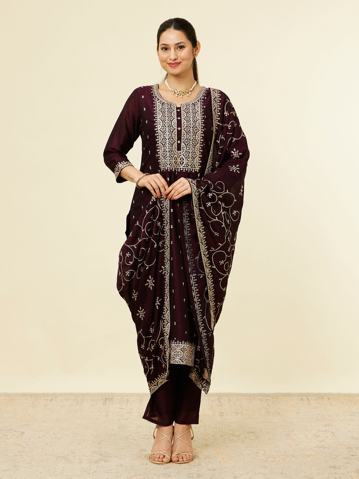 alt message - Mohey Women Jamun Wine Bel Buti Patterned Suit image number 0