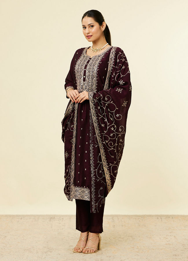 alt message - Mohey Women Jamun Wine Bel Buti Patterned Suit image number 3