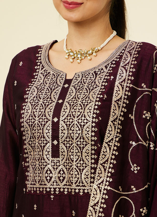 alt message - Mohey Women Jamun Wine Bel Buti Patterned Suit image number 2