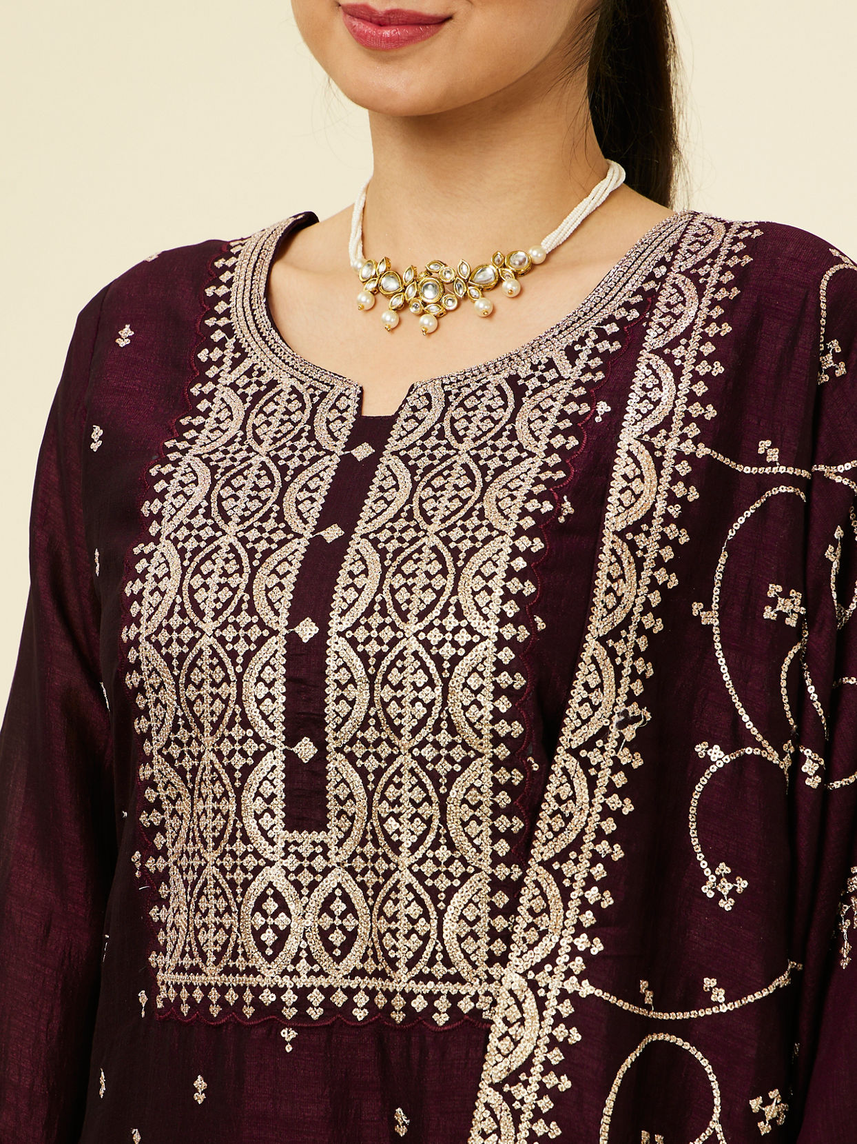 alt message - Mohey Women Jamun Wine Bel Buti Patterned Suit image number 2