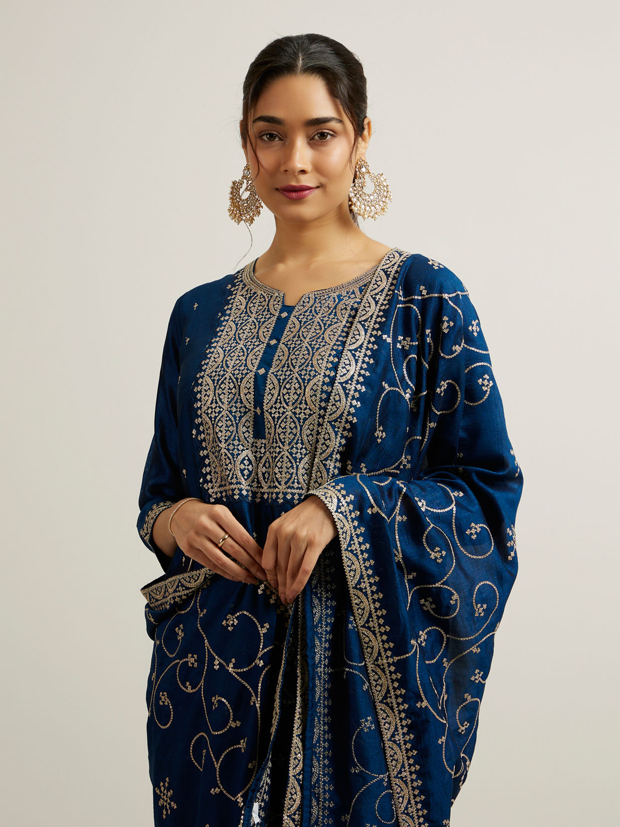 alt message - Mohey Women Teal Blue Buta Patterned Stitched Suit image number 1