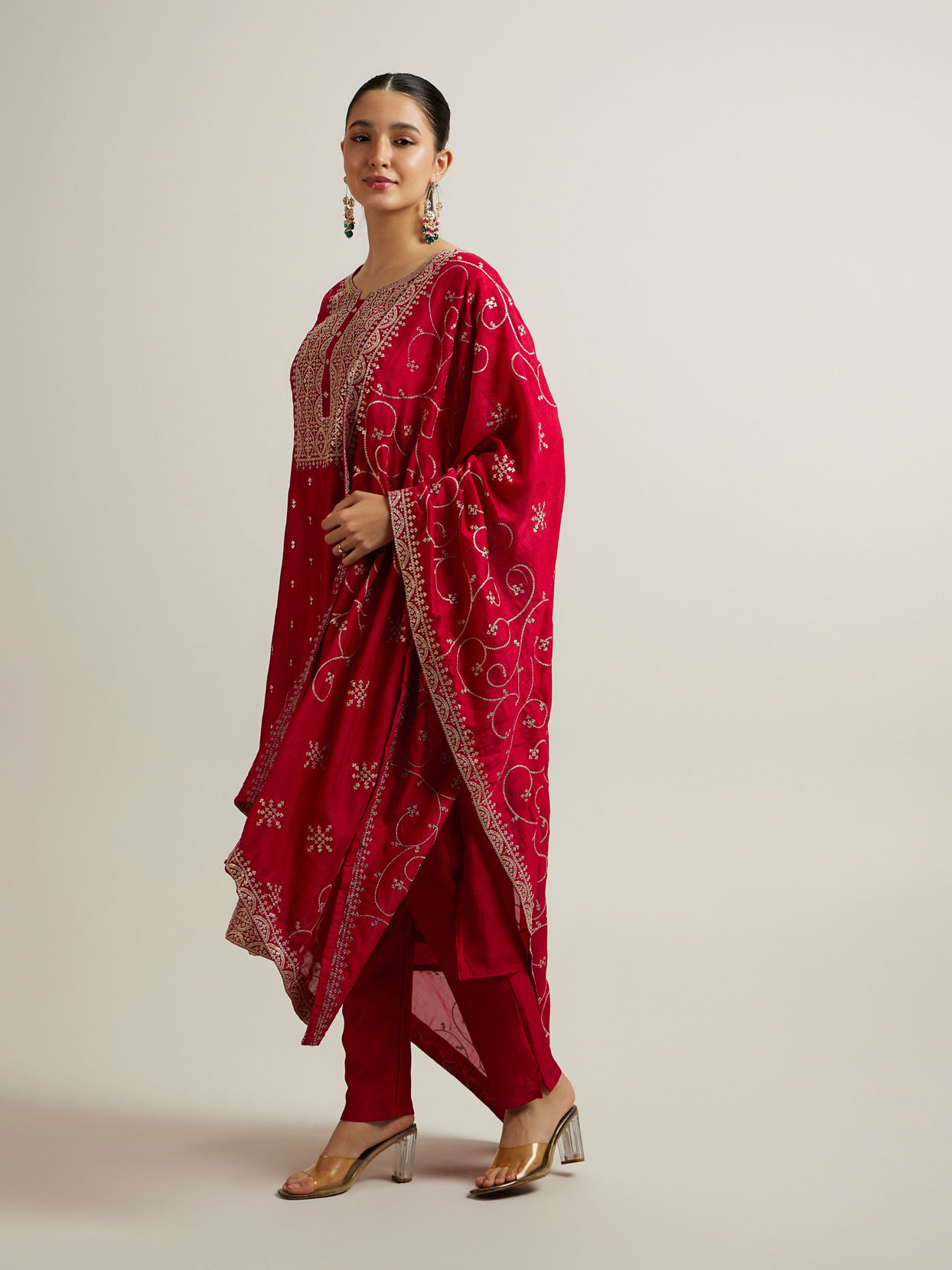 alt message - Mohey Women Royal Maroon Buta Patterned Stitched Suit image number 2