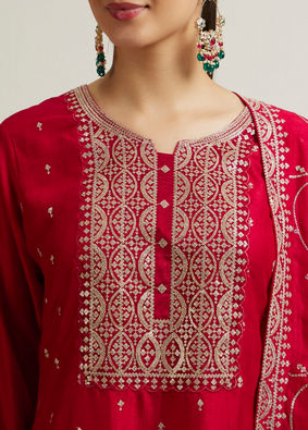 alt message - Mohey Women Royal Maroon Buta Patterned Stitched Suit image number 3