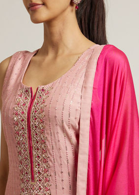 alt message - Mohey Women Light Pink Stitched Suit with Mirror & Sequin Embellishments image number 3