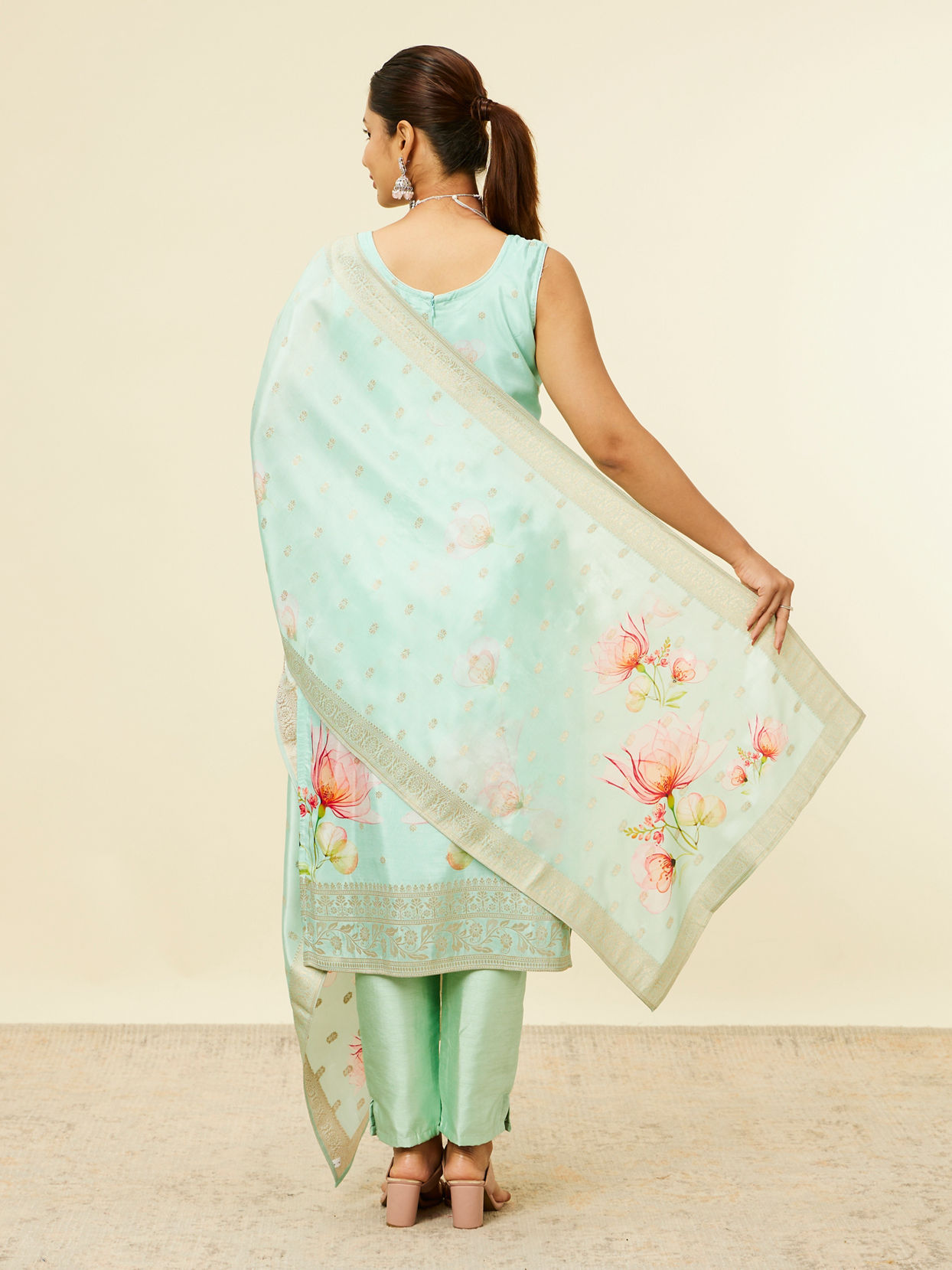 alt message - Mohey Women Sea Green Floral Printed Stitched Suit image number 4