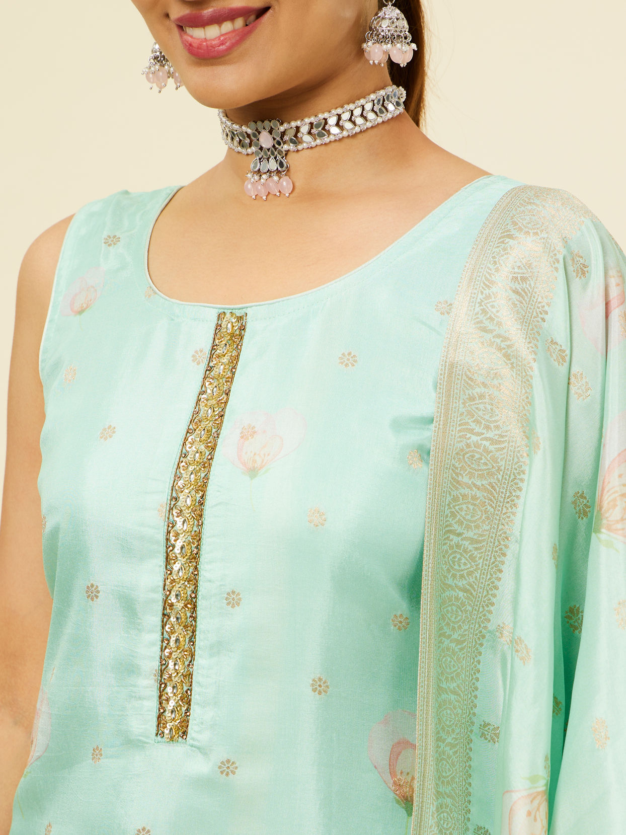 alt message - Mohey Women Sea Green Floral Printed Stitched Suit image number 2