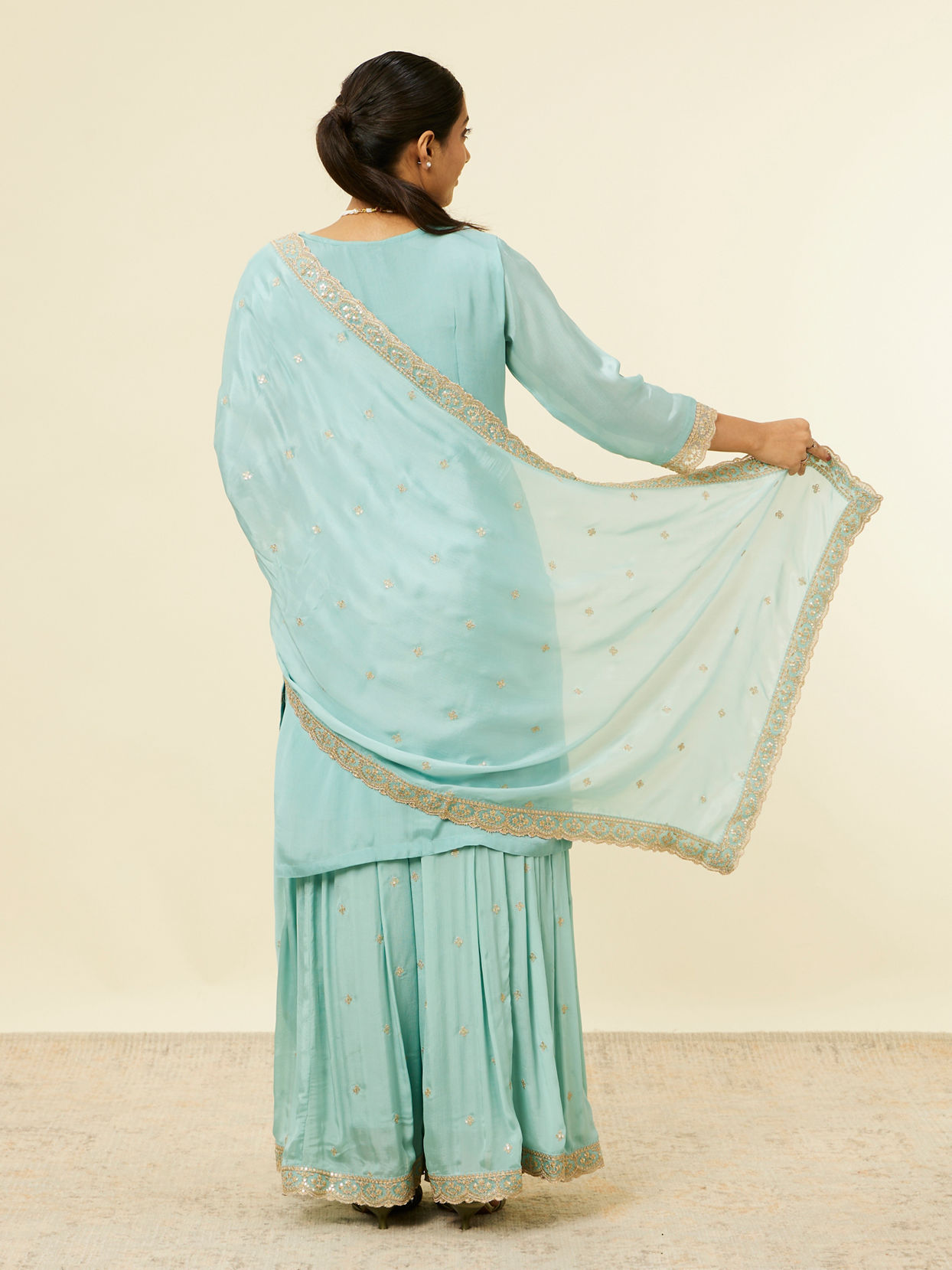 alt message - Mohey Women Light Blue Bel Buti Jaal Patterned Palazzo Suit image number 4