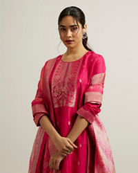Mohey Women Rani Pink Buta Patterned Straight Suit