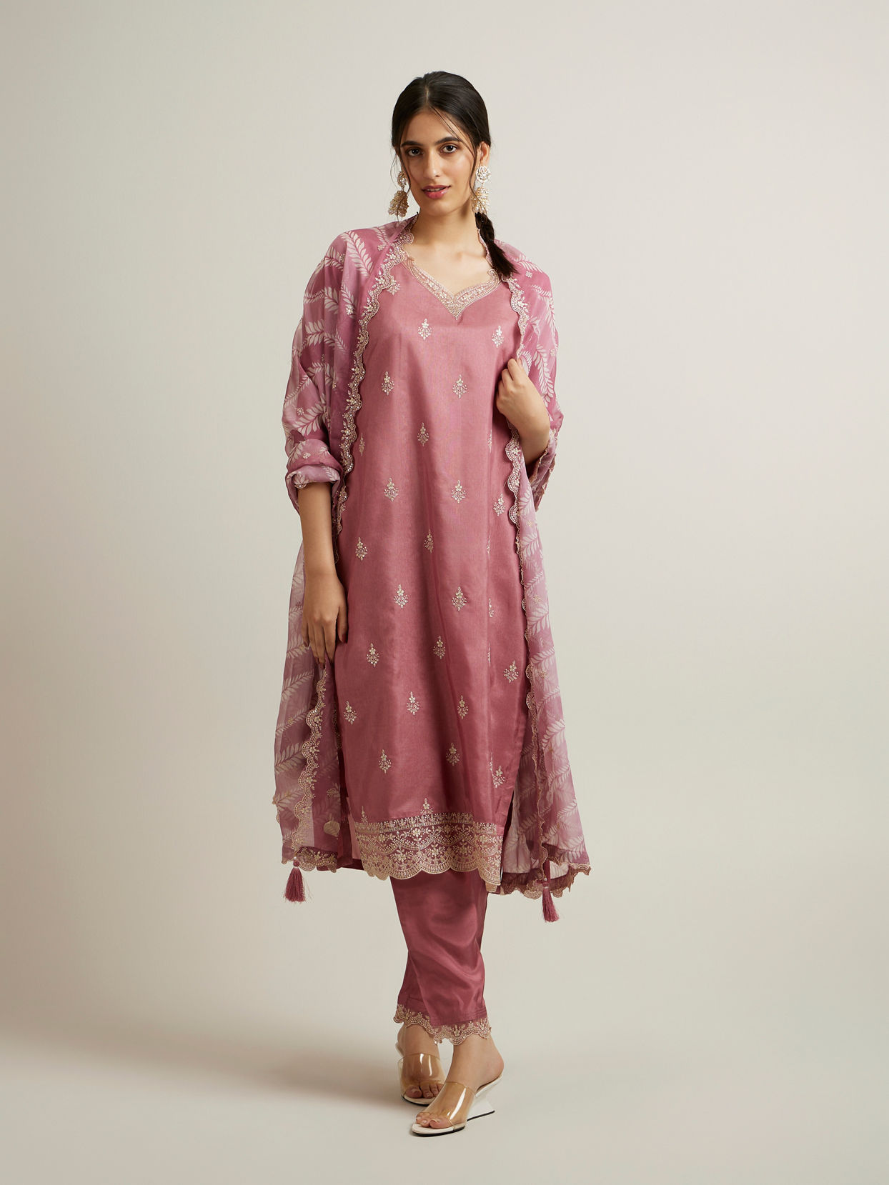 alt message - Mohey Women Dusty Pink Floral Buta Patterned Stitched Suit image number 0