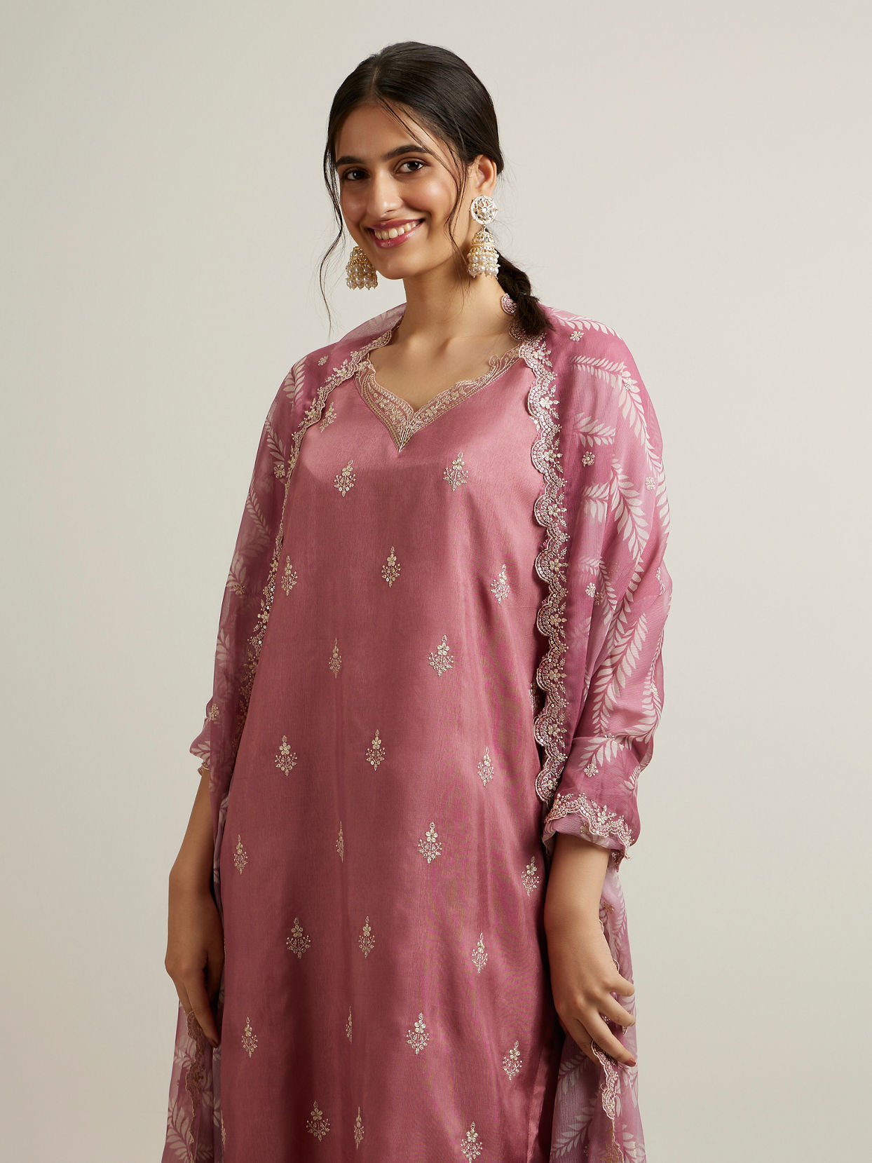 alt message - Mohey Women Dusty Pink Floral Buta Patterned Stitched Suit image number 1