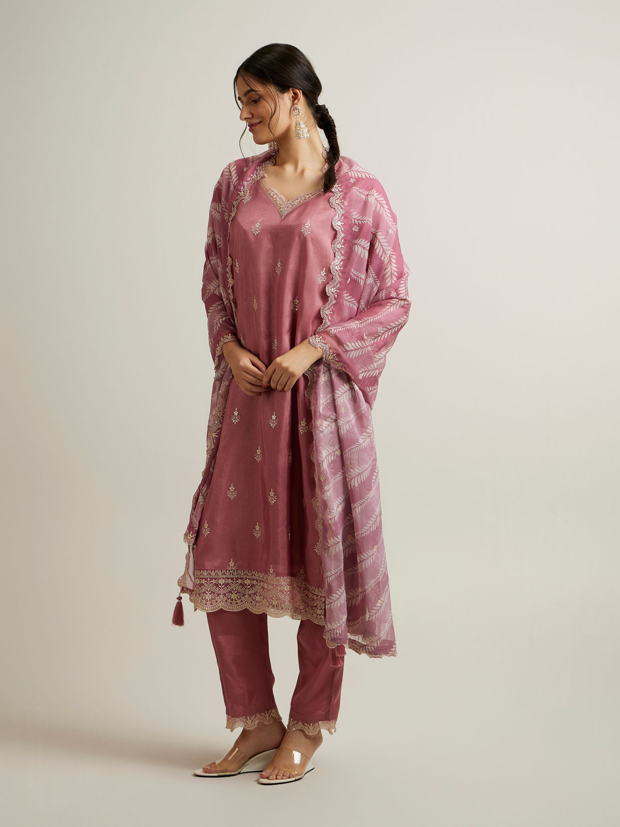 alt message - Mohey Women Dusty Pink Floral Buta Patterned Stitched Suit image number 2