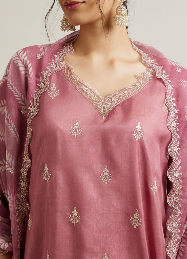 alt message - Mohey Women Dusty Pink Floral Buta Patterned Stitched Suit image number 3