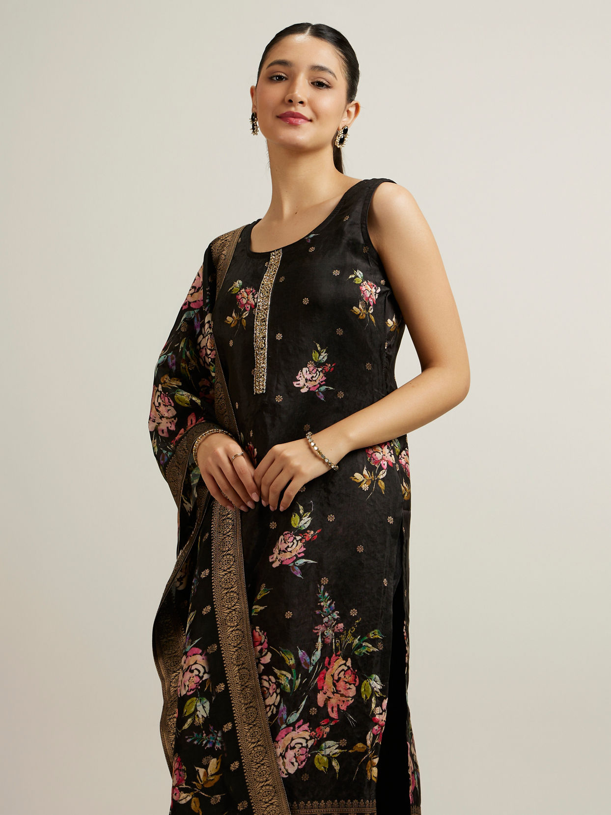 Mohey Women Carbon Black Floral Patterned Straight Suit