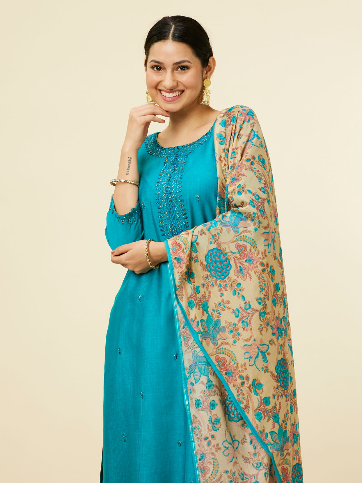 alt message - Mohey Women Teal Blue Bel Buti Patterned Stitched Suit image number 1