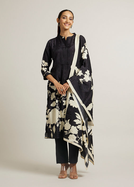 Mohey Women Ebony Black Floral Printed Straight Suit