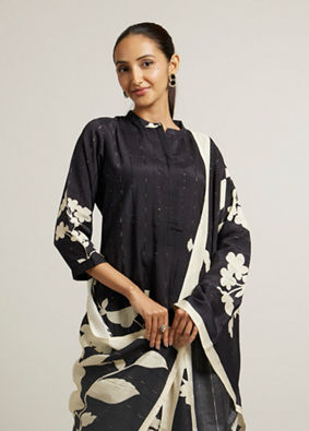 alt message - Mohey Women Ebony Black Floral Printed Stitched Suit image number 1