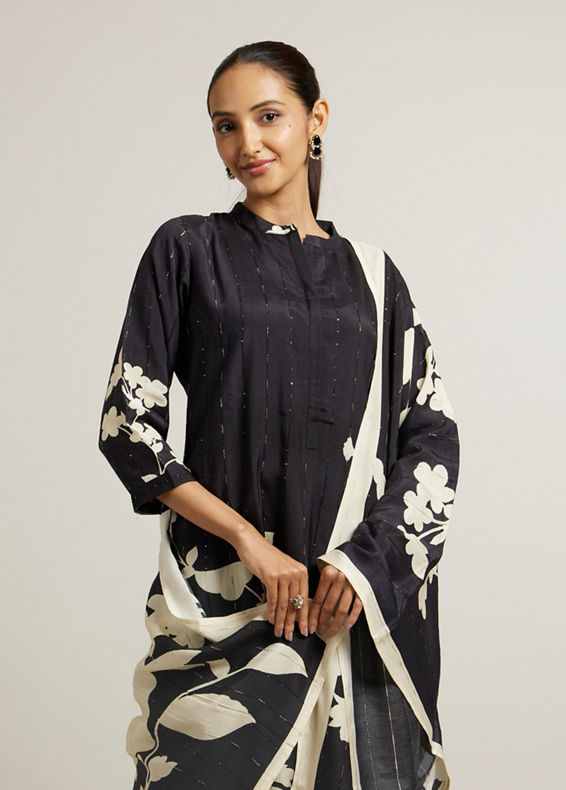 Mohey Women Ebony Black Floral Printed Straight Suit