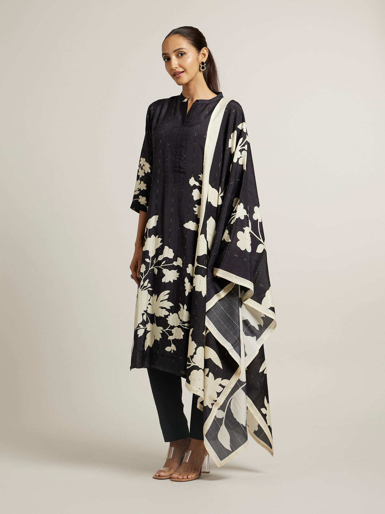 Mohey Women Ebony Black Floral Printed Straight Suit