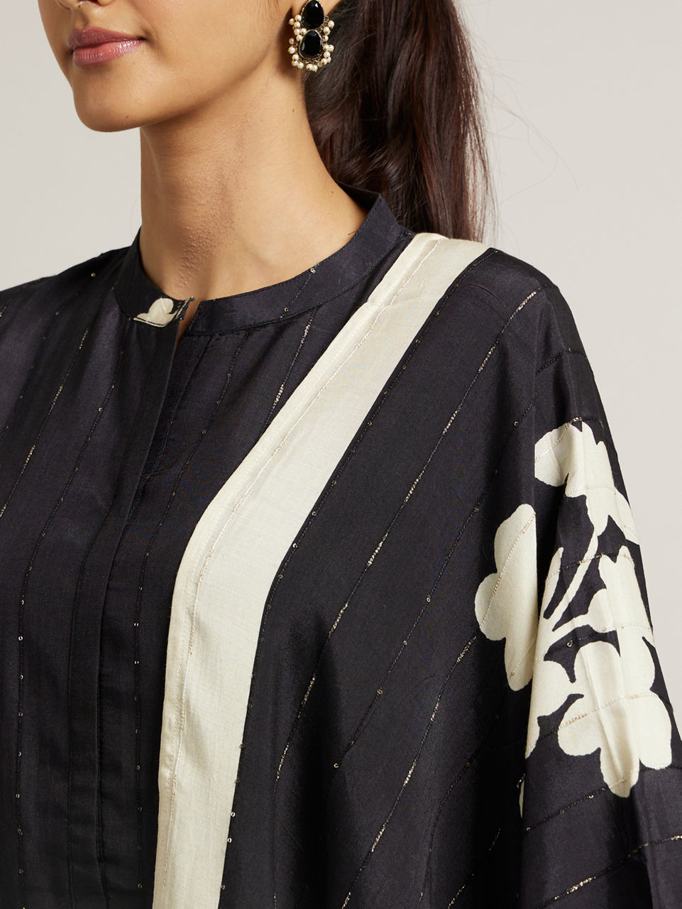 Mohey Women Ebony Black Floral Printed Straight Suit