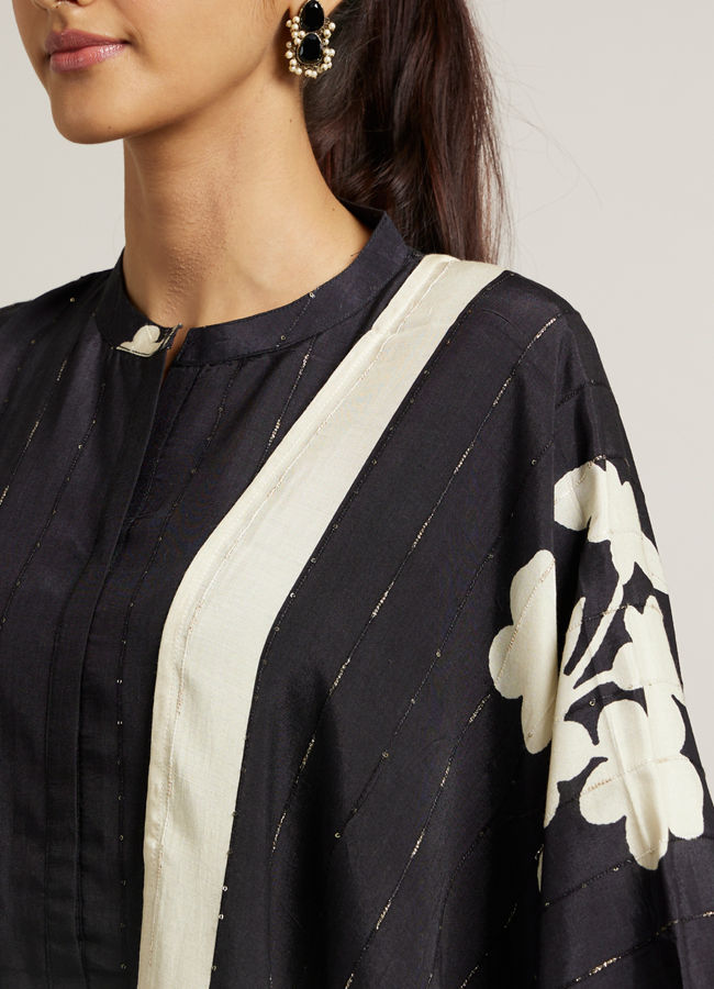 Mohey Women Ebony Black Floral Printed Straight Suit