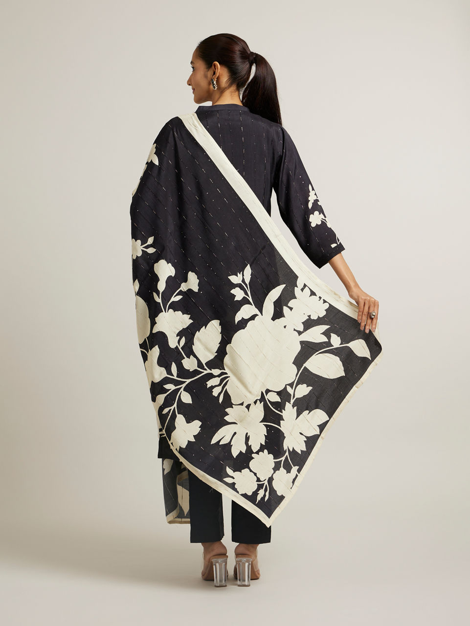 Mohey Women Ebony Black Floral Printed Straight Suit