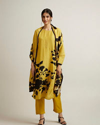 Mohey Women Beige Floral Patterned Straight Suit