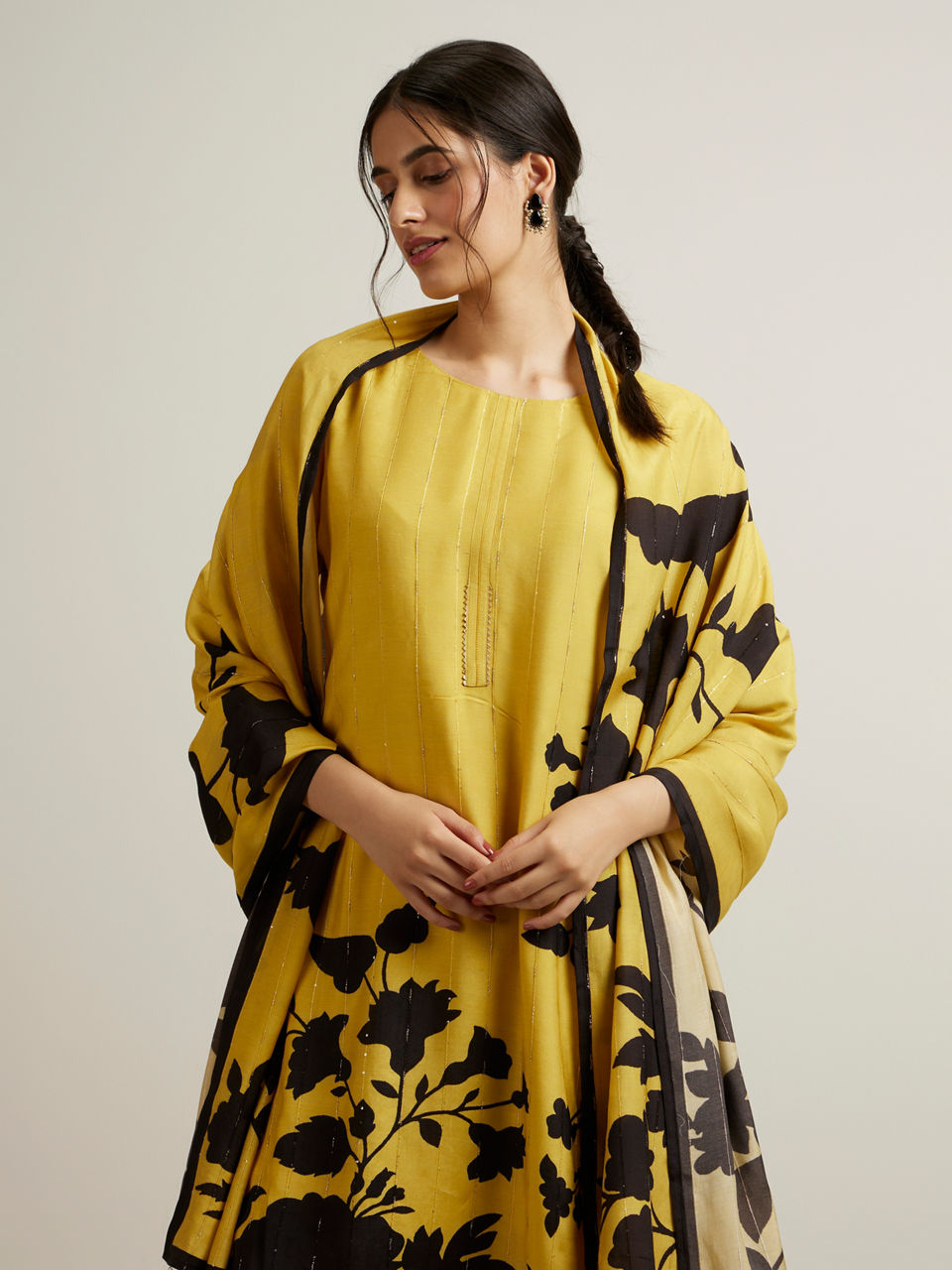 Mohey Women Beige Floral Patterned Straight Suit