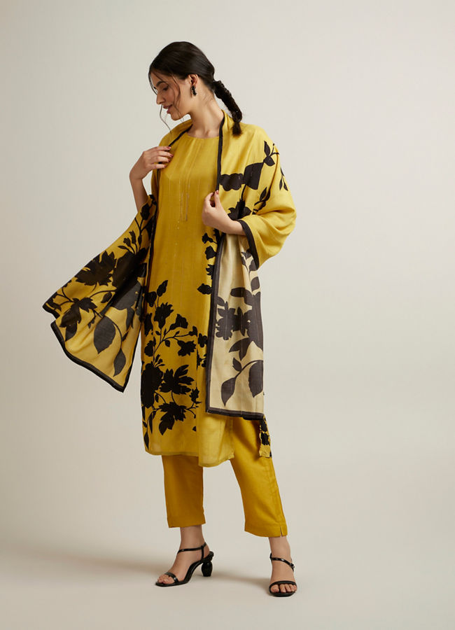 Mohey Women Beige Floral Patterned Straight Suit
