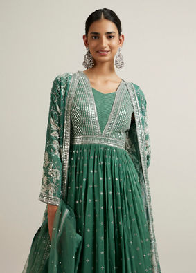 alt message - Mohey Women Green Bel Buti Patterned Stitched Suit with Jacket Cape image number 1