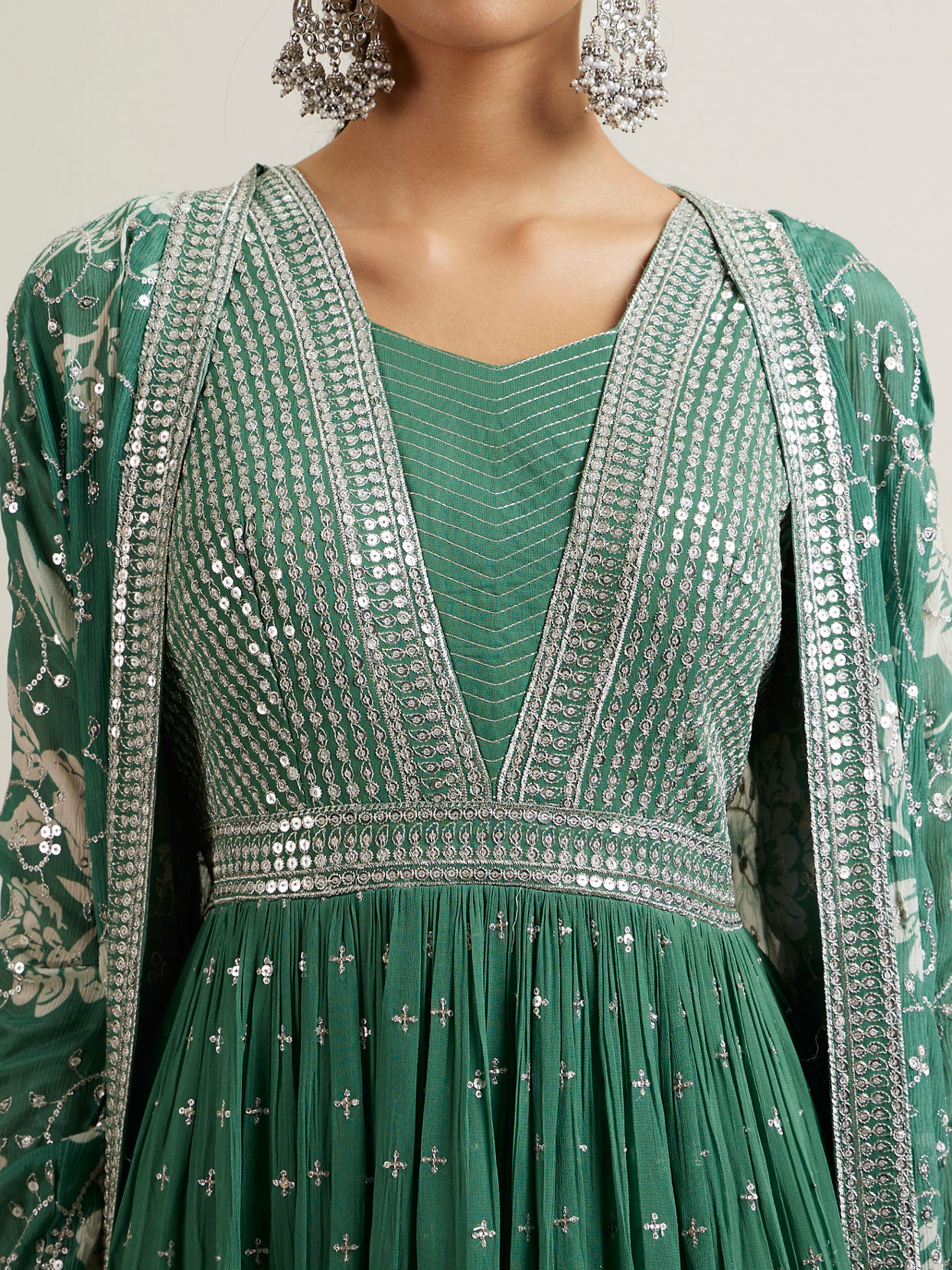 alt message - Mohey Women Green Bel Buti Patterned Stitched Suit with Jacket Cape image number 3