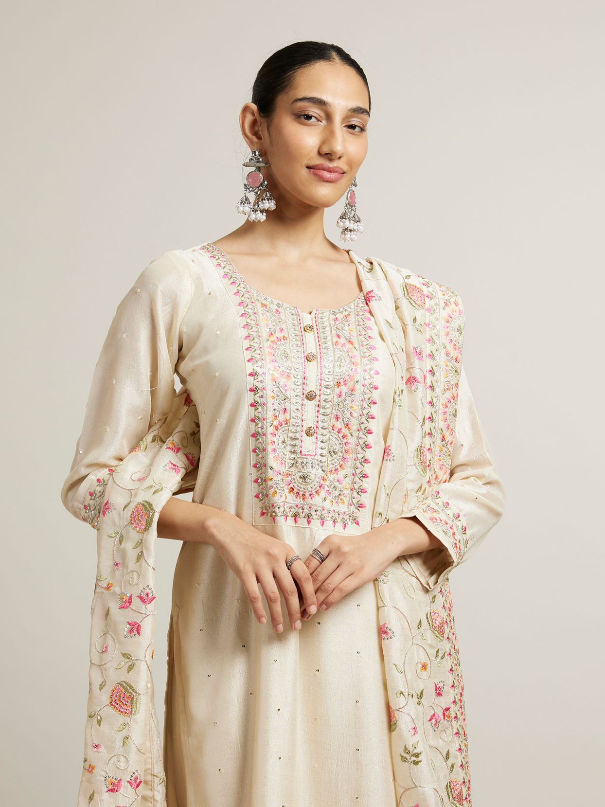 alt message - Mohey Women Light Cream Floral Embroidered Suit with Sequin Work image number 1