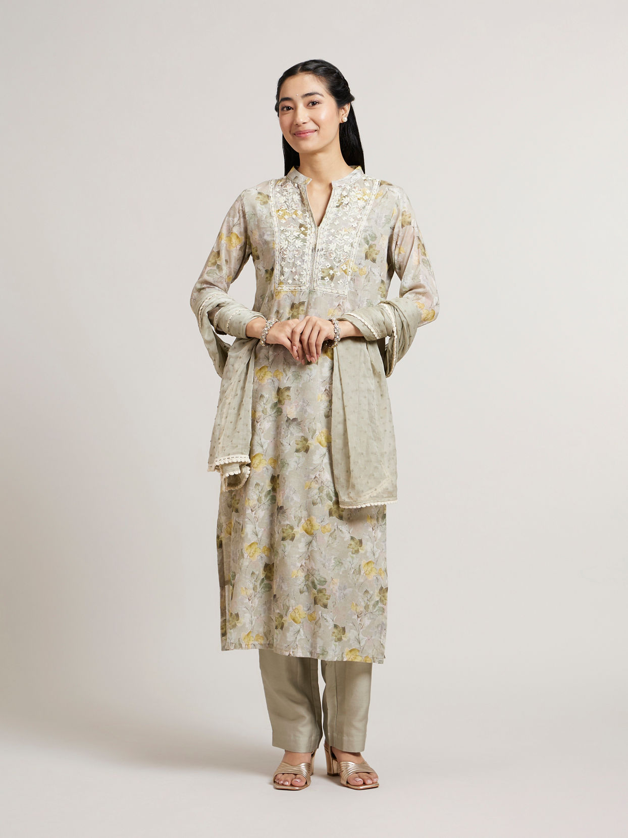 Mohey Women Pastel Grey Floral Printed Straight Suit Set with Embroidered Neckline