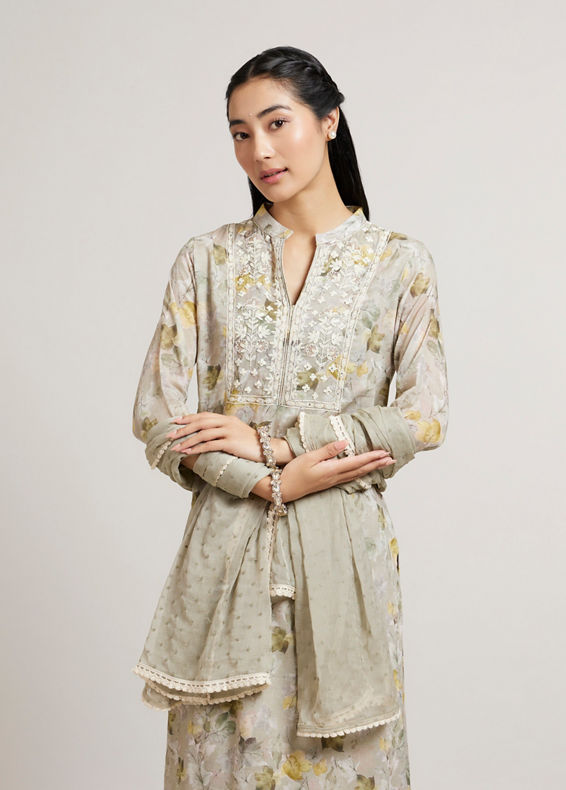 Mohey Women Pastel Grey Floral Printed Straight Suit Set with Embroidered Neckline