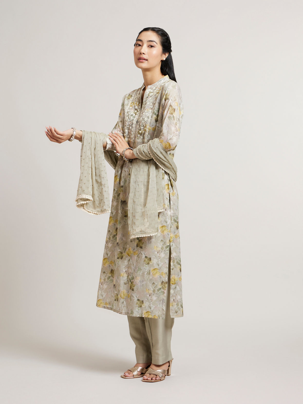 Mohey Women Pastel Grey Floral Printed Stitched Suit Set with Embroidered Neckline