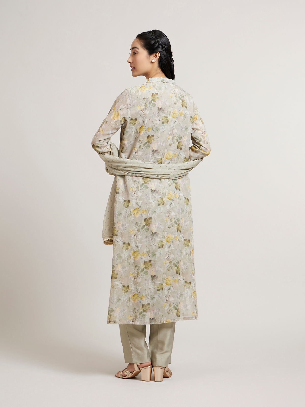 Mohey Women Pastel Grey Floral Printed Stitched Suit Set with Embroidered Neckline