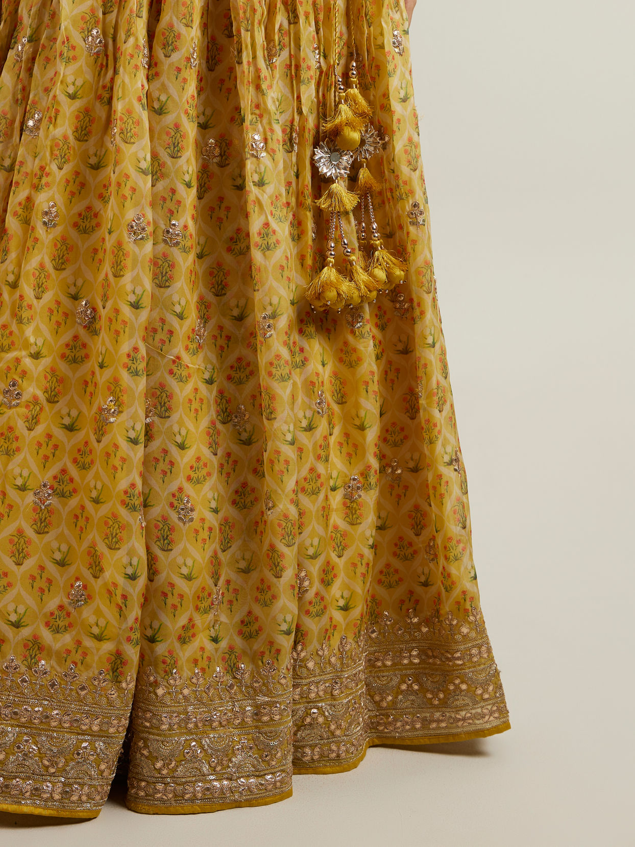 alt message - Mohey Women Glistening Yellow Radiance Lehenga image number 3