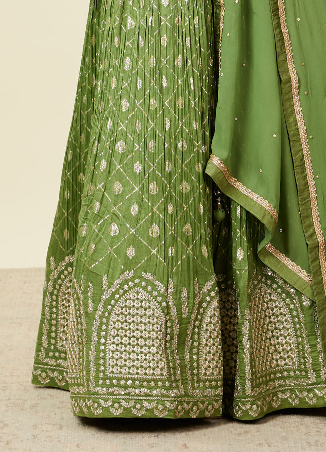 alt message - Mohey Women Green Art Silk Lehenga with Mirror Work image number 2