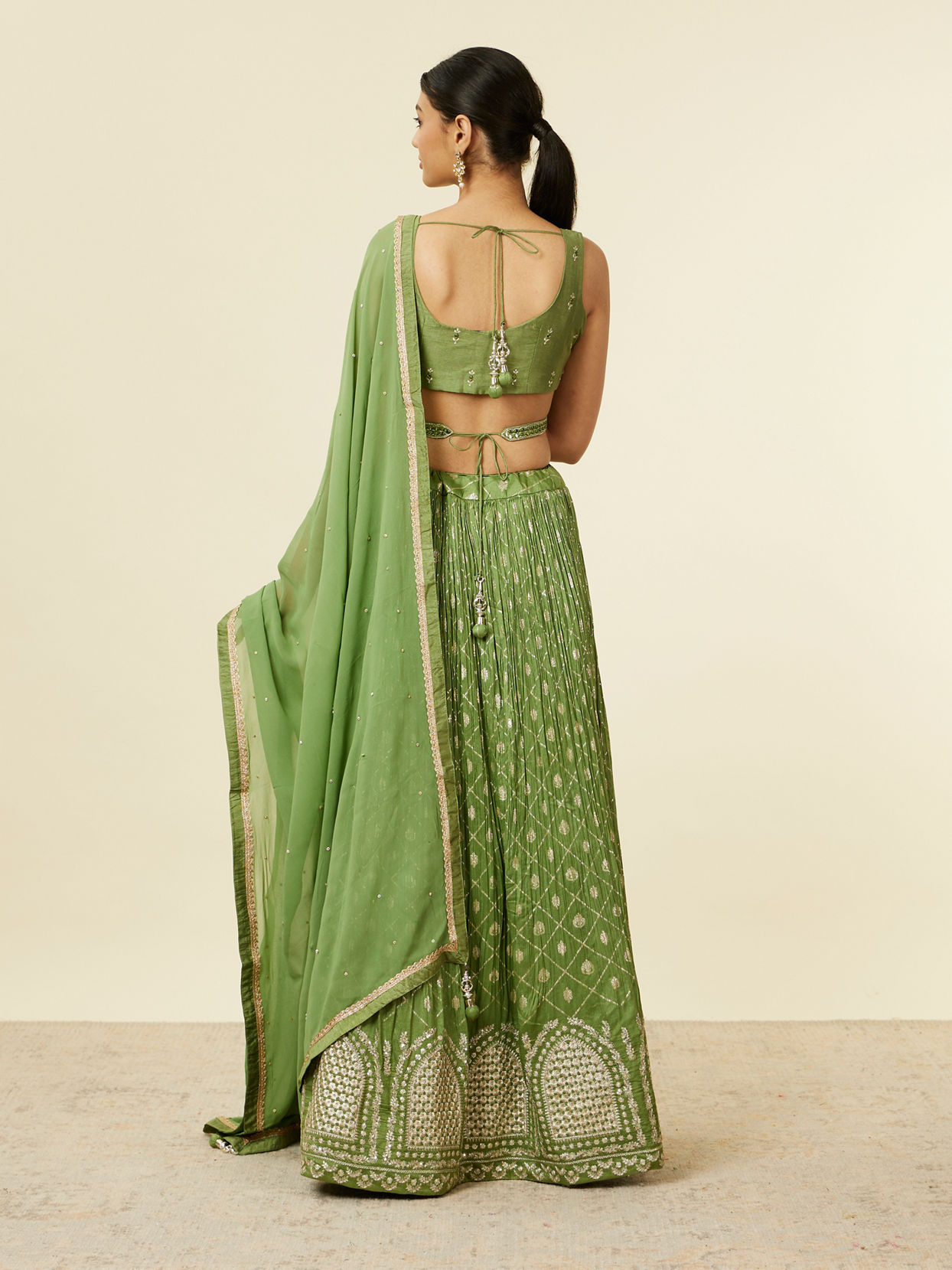 alt message - Mohey Women Green Art Silk Lehenga with Mirror Work image number 3