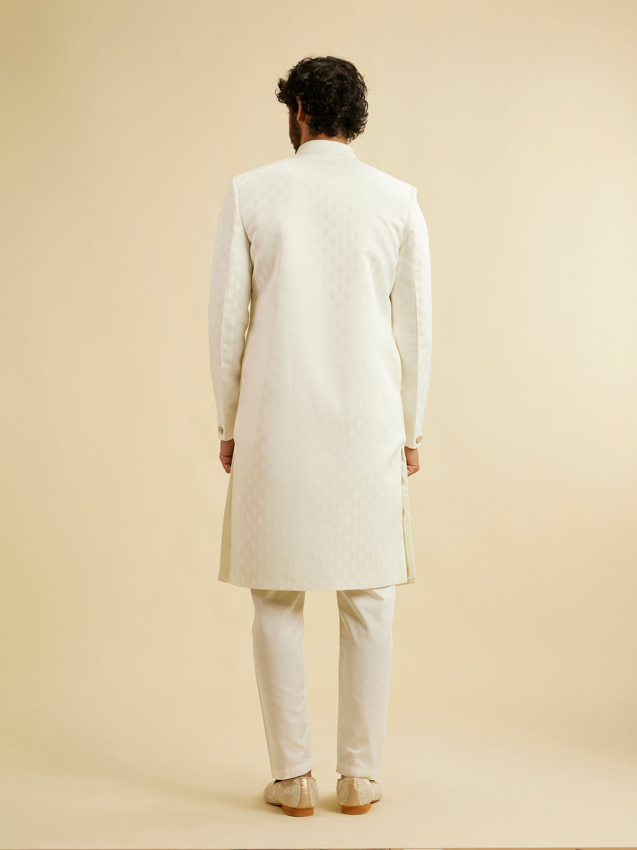 alt message - Manyavar Men Warm White Leaf Patterned Sherwani Set image number 5