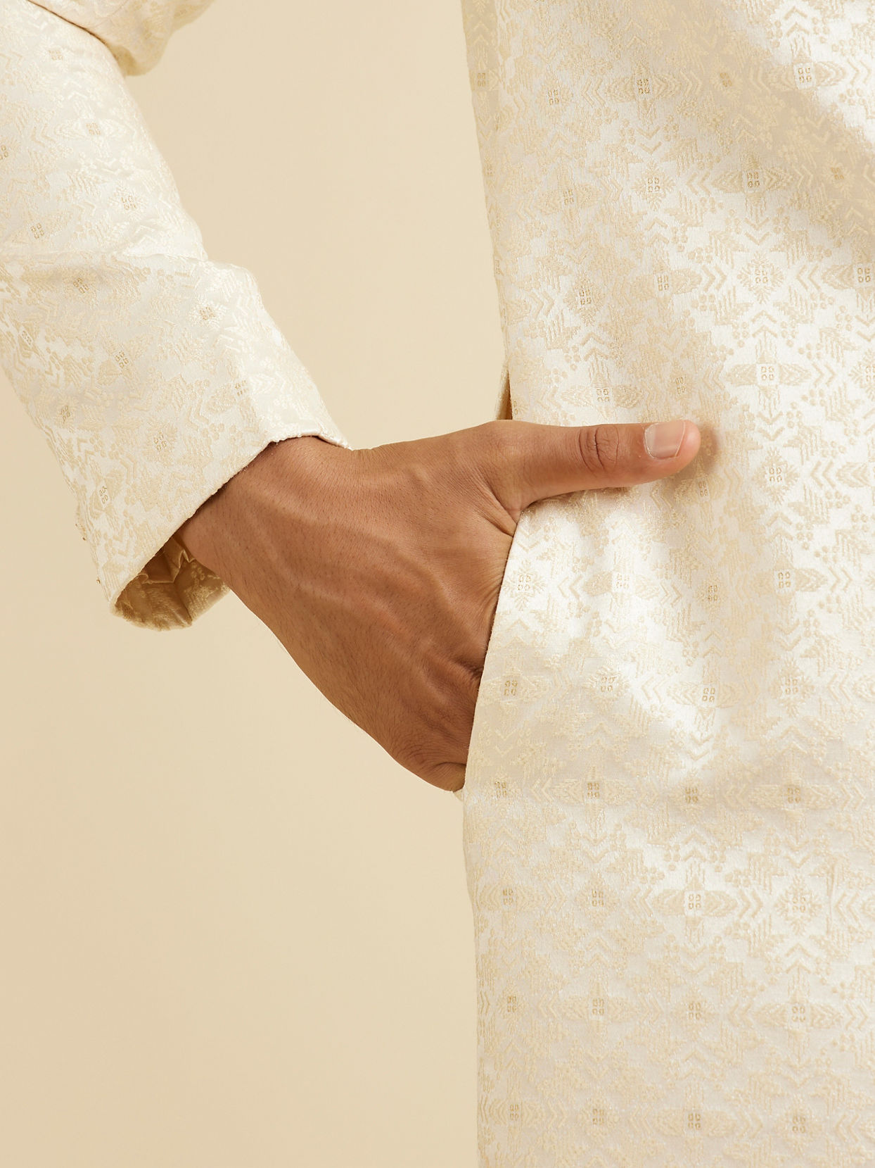 Manyavar Men Lush Cream Regale Sherwani image number 3