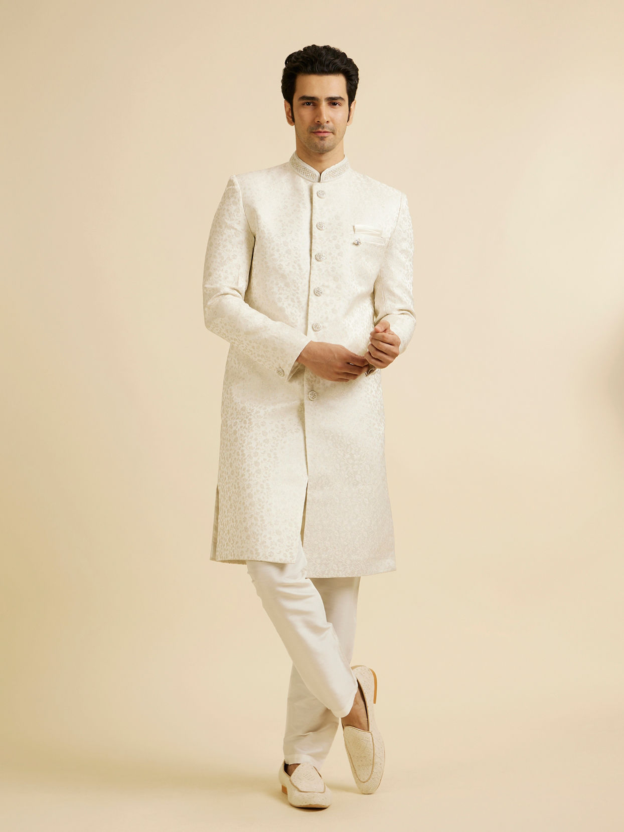 alt message - Manyavar Men White Bel Buti Patterned Sherwani Set image number 3