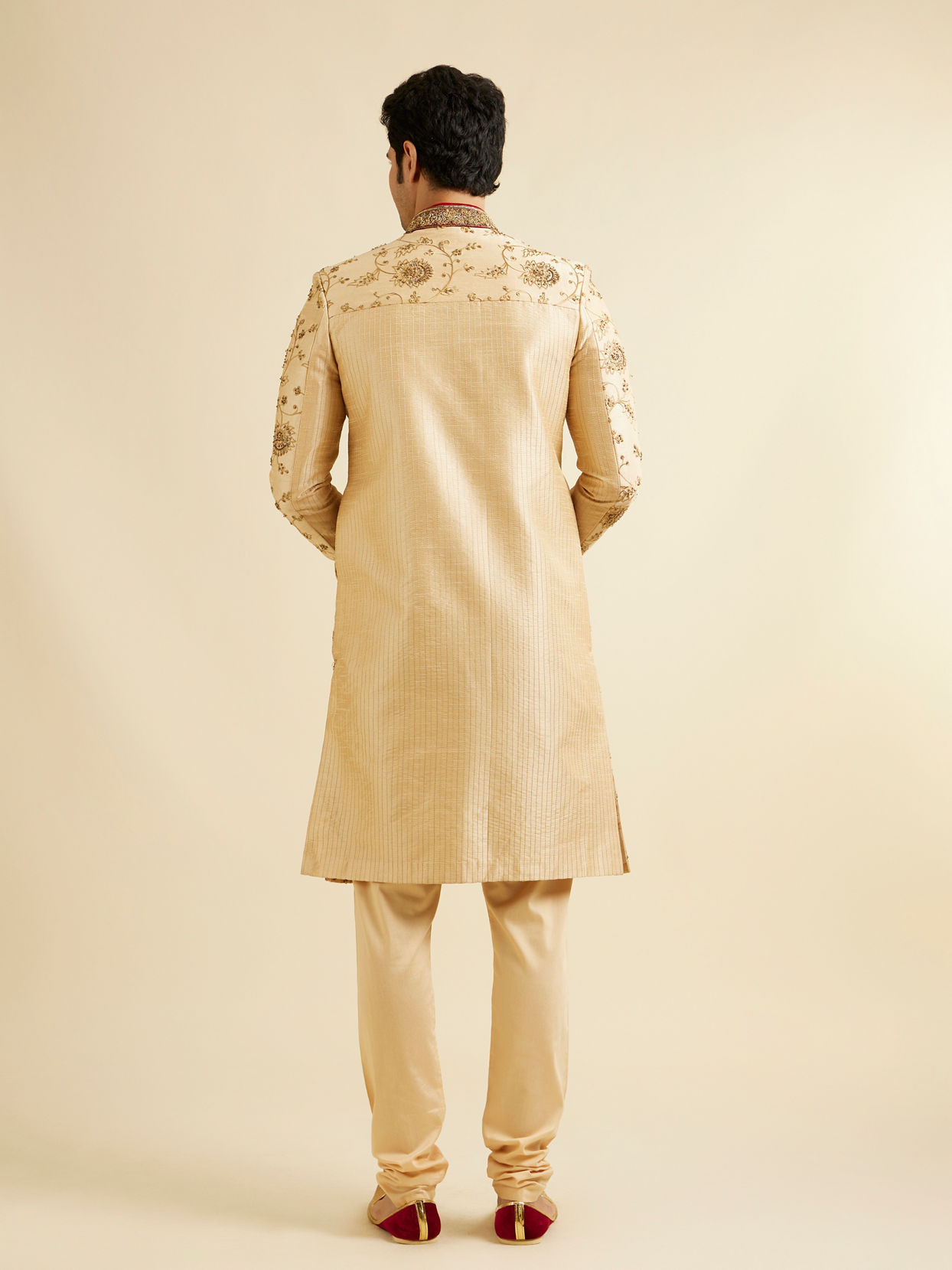 alt message - Manyavar Men Majestic Embroidered Traditional Sherwani image number 3