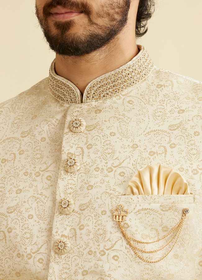 alt message - Manyavar Men Shell White Paisley Patterned Sherwani Set image number 1