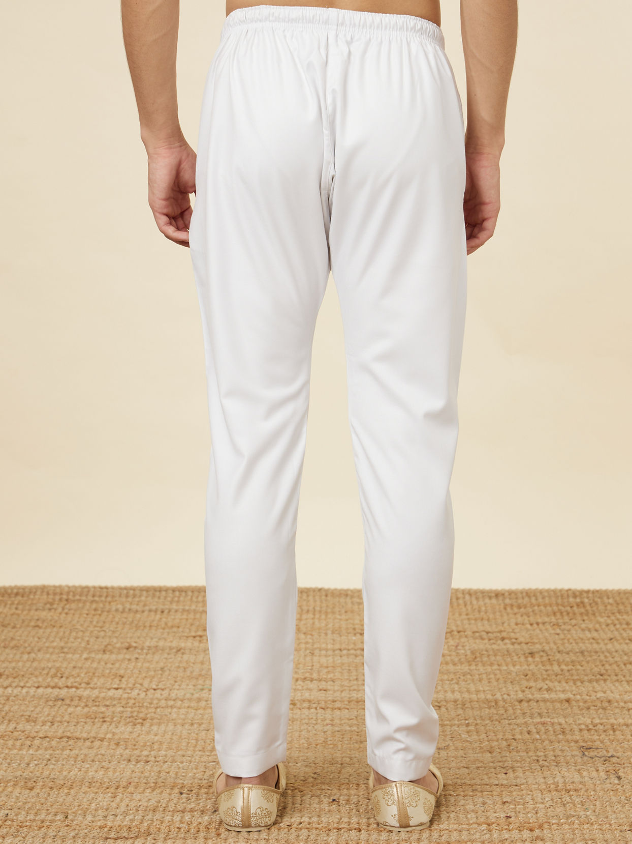 alt message - Manyavar Men Daisy White Pencil Cut Pajama image number 2