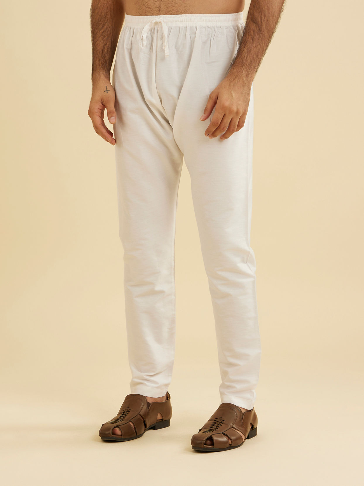 Manyavar Men Pristine White Elegance Pyjama image number 1