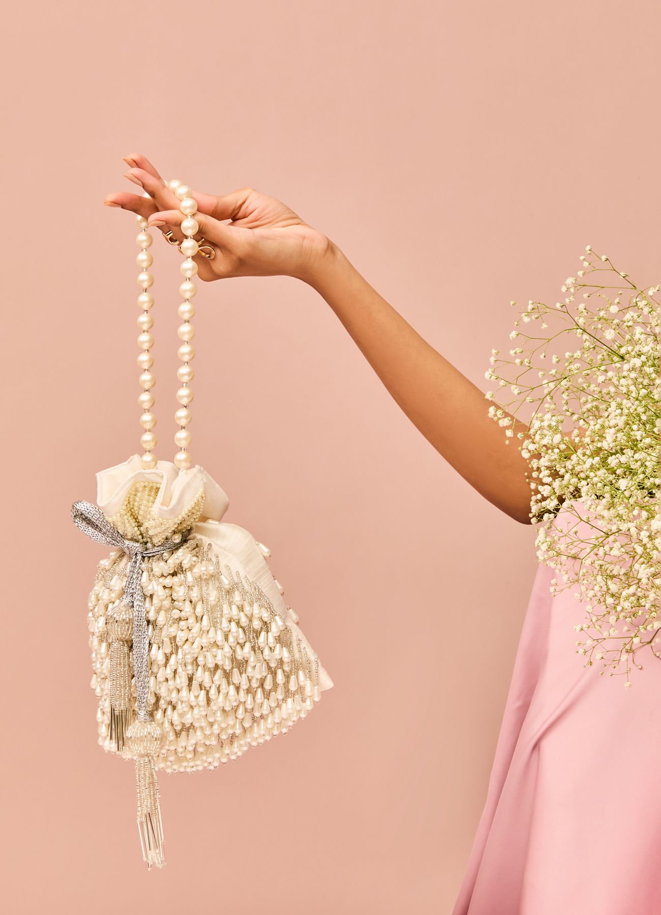 Mohey Women White Art Silk Hand Embroidered Bag