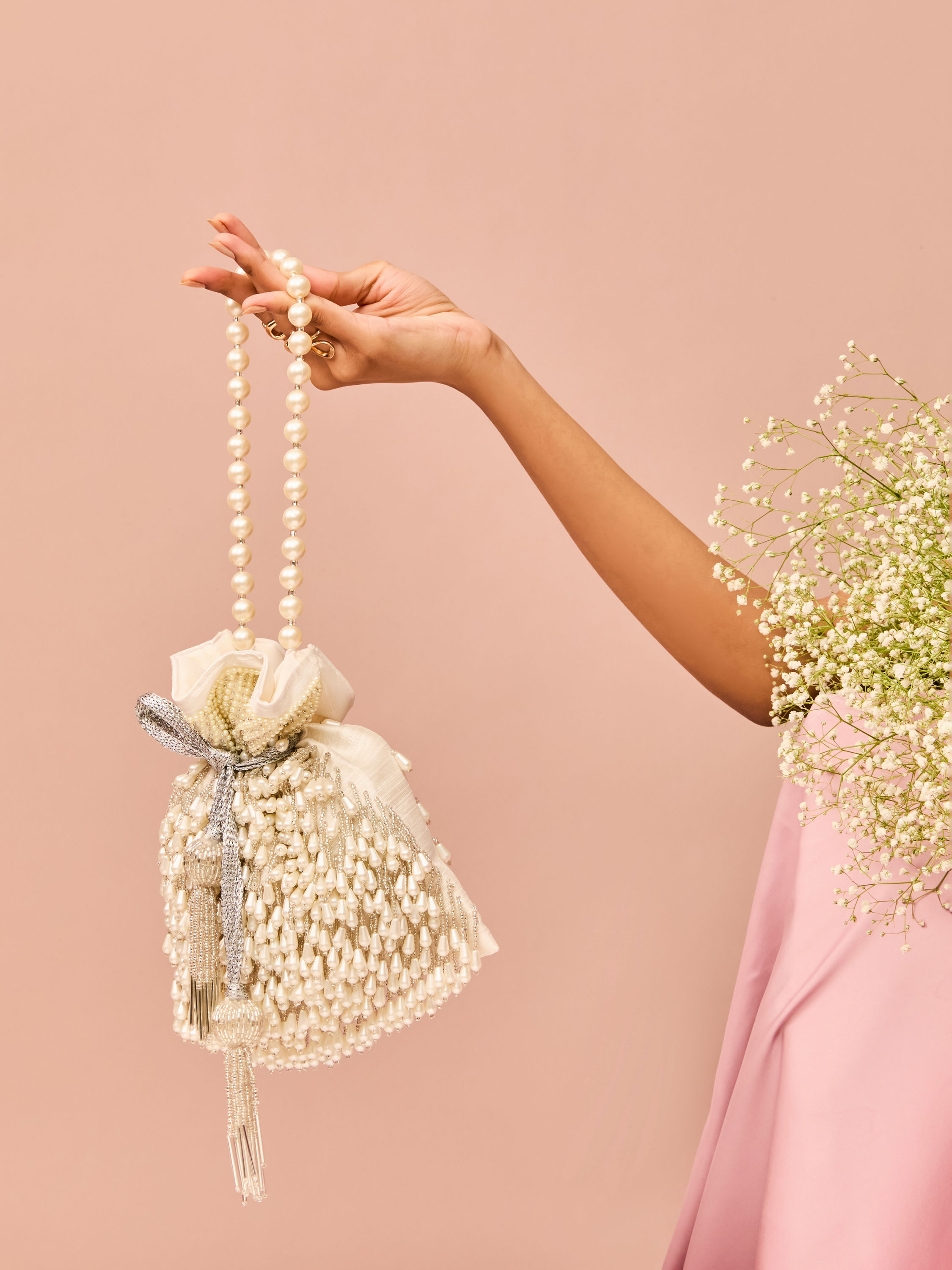 Mohey Women White Art Silk Hand Embroidered Bag