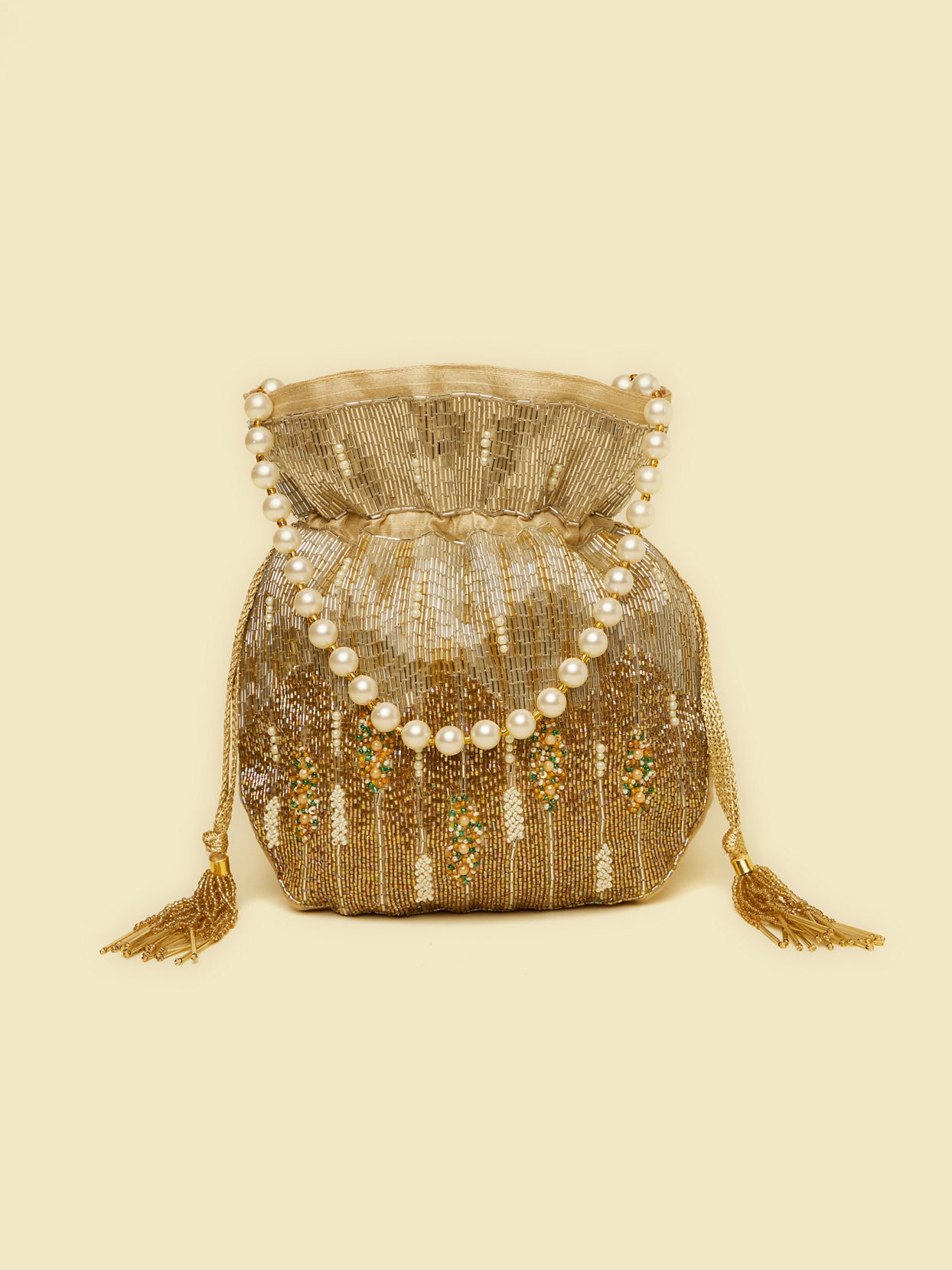 alt message - Mohey Women Beige Rhinestone Embellished Potli Bag with Stone Work image number 0