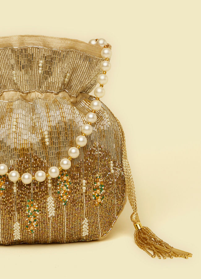 alt message - Mohey Women Beige Rhinestone Embellished Potli Bag with Stone Work image number 1