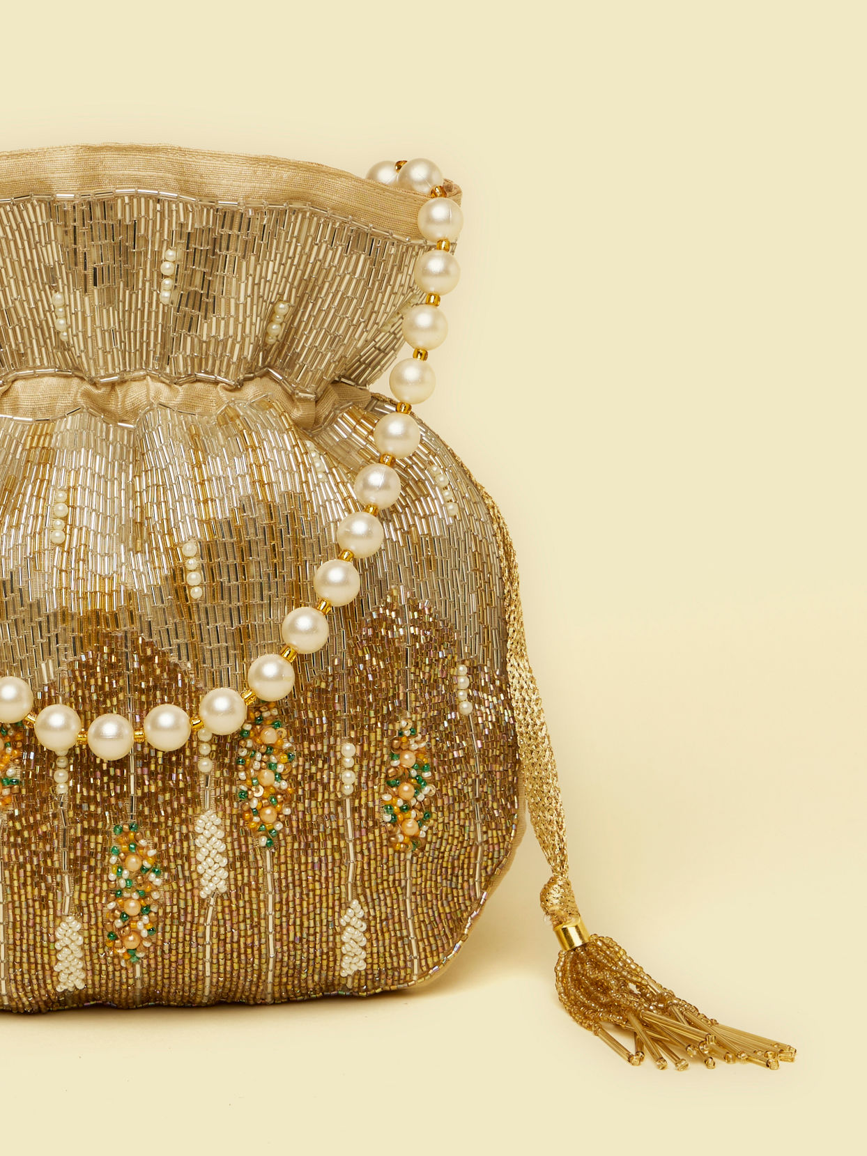 alt message - Mohey Women Beige Rhinestone Embellished Potli Bag with Stone Work image number 1